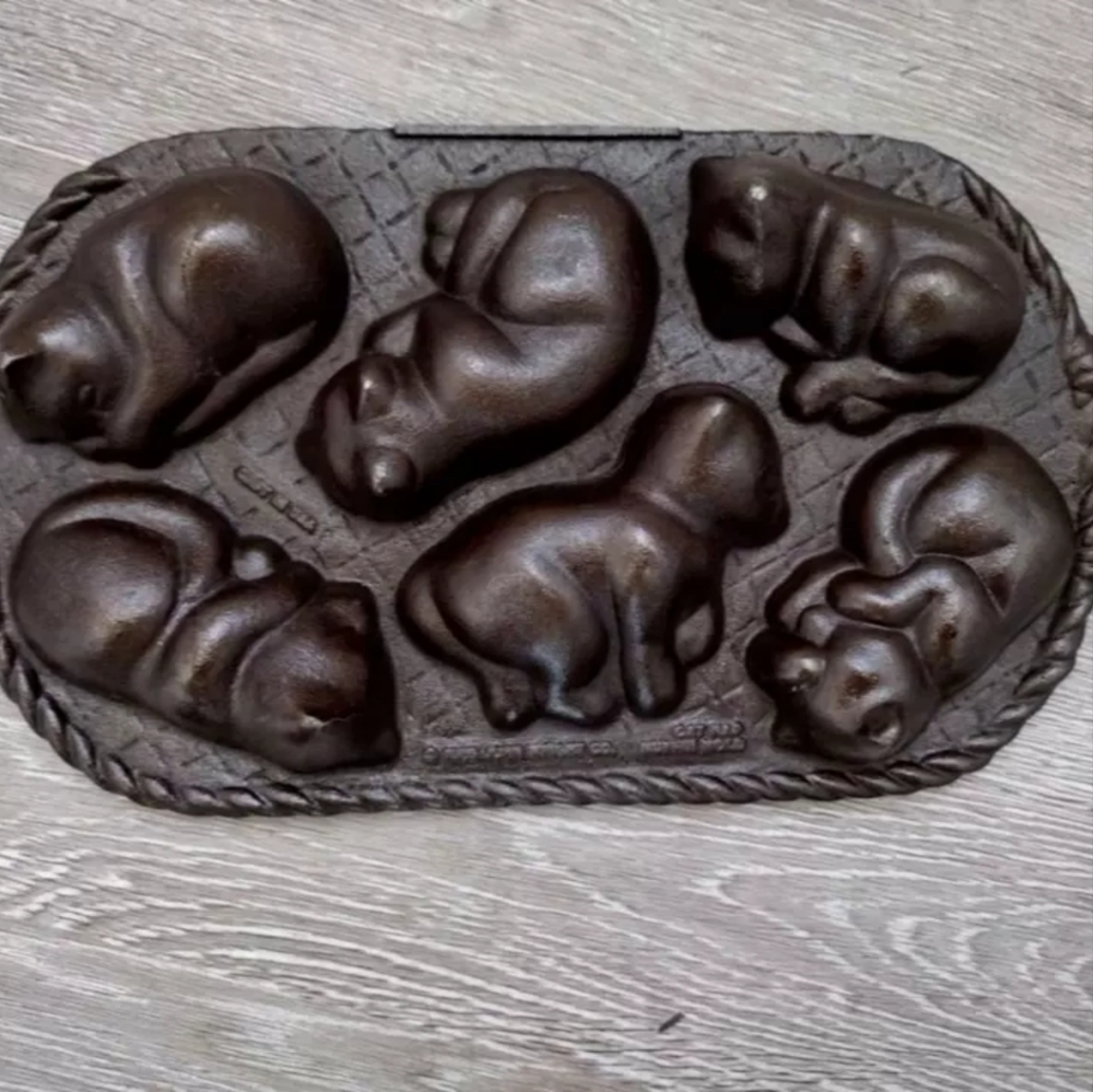 *Vintage John Wright Cats Napping Muffin Pan